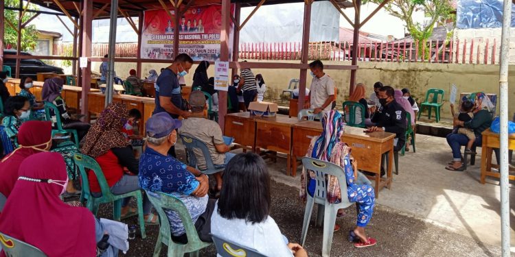 Kapolres Sibolga, AKBP Taryono Raharja Tinjau Langsung Pembagian BST dan Bantuan PPKM