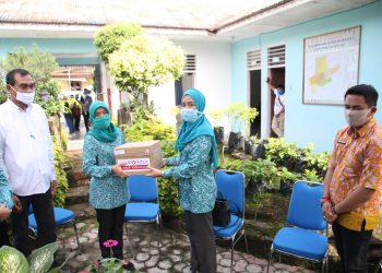 Syahputri Hutabarat Kelilingi 8 Kecamatan dan Bagikan Masker