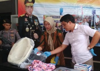 Siswi SMA Cekik Bayinya, lalu Dibuang ke WC