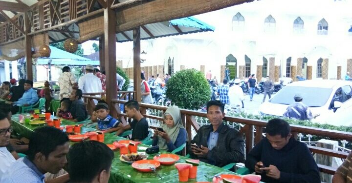 Bubur Sop Jadi Menu Favorit Berbuka Di Mesjid Raya Pematangsiantar