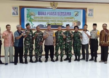 Prajurit Satgas Yonif 126/ Kala Cakti Buka Puasa Bersama Dengan TNI/Polri, Forkompinda serta Masyarakat