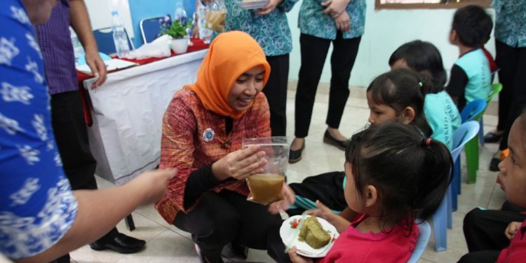 Bunda PAUD Siantar Peringati Hari Gizi di Rumah Pintar, Bagikan Bolu dan Cendol dari Daun Kelor Bunda PAUD Siantar Peringati Hari Gizi di Rumah Pintar, Bagikan Bolu dan Cendol dari Daun Kelor