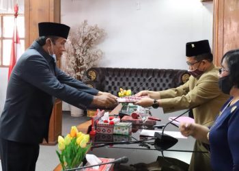 Bupati Taput Sampaikan Nota Jawaban atas Pendapat Badan Anggaran dan Pemandangan Umum Fraksi-Fraksi DPRD