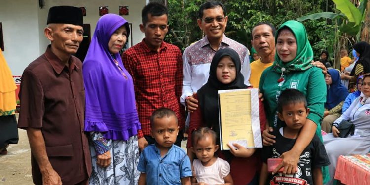 Bantu Penderita Stunting, Bupati Berikan Bantuan Rumah Layak Huni di Nagori Sahkuda Bayu Bantu Penderita Stunting, Bupati Berikan Bantuan Rumah Layak Huni di Nagori Sahkuda Bayu