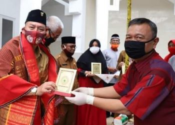 Bupati Taput Resmikan Gedung Masjid Al-Musafirin di Kecamatan Adiankoting