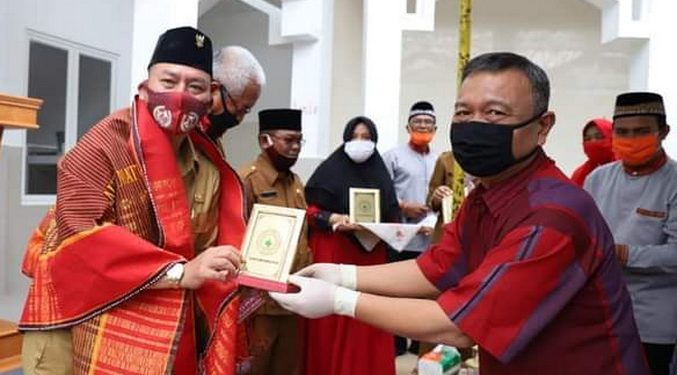 Bupati Taput Resmikan Gedung Masjid Al-Musafirin di Kecamatan Adiankoting Bupati Taput Resmikan Gedung Masjid Al-Musafirin di Kecamatan Adiankoting