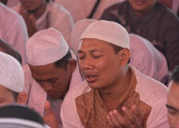 May Day, Ribuan Buruh Menangis saat Istighosah dan Zikir bersama Ustadz Arifin Ilham