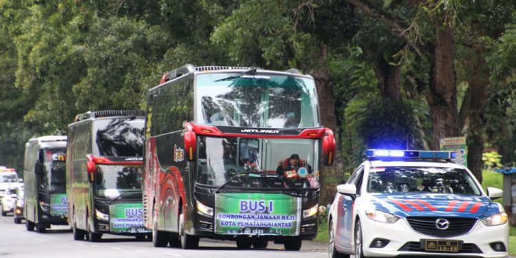Hefriansyah Beserta Rombongan Jemaah Haji dan Hajjah Kota Siantar Tiba di Tanah Air Hefriansyah Beserta Rombongan Jemaah Haji dan Hajjah Kota Siantar Tiba di Tanah Air