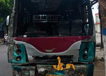 Rem Blong, Dua Bus Tabrakan di Jalan DI Panjaitan