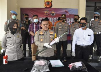 Istrinya Dibawa Jalan-jalan, Suaminya Dibunuh. Bapak dan Anak Diringkus dari Persembunyian