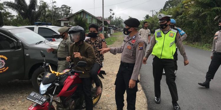 Polres Tapsel kembali Gelar Operasi Yustisi Penerapan Disiplin Protokol KesehatanPolres Tapsel kembali Gelar Operasi Yustisi Penerapan Disiplin Protokol Kesehatan Polres Tapsel kembali Gelar Operasi Yustisi Penerapan Disiplin Protokol KesehatanPolres Tapsel kembali Gelar Operasi Yustisi Penerapan Disiplin Protokol Kesehatan
