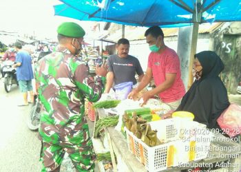 Lakukan Sosialisasi Personel Jajaran Kodim 0208/Asahan Di Pusat Perbelanjaan Pasar Pagi