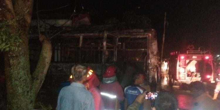 Bus Milik Rajiaman Girsang Terbakar di Kawasan BDB Siantar