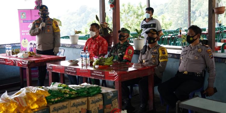 Kapolres Simalungun Akbp Agus Waluyo Kunjungi Kampung Tangguh di Nagori Sibaganding