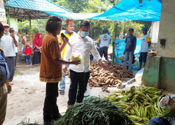 Bersama Poktan Sayur “Doa Ibu”, RHS: “Karena Itu Hoax, Sikat kalau Ada yang Katakan Bansos Itu dari Paslon Tertentu”