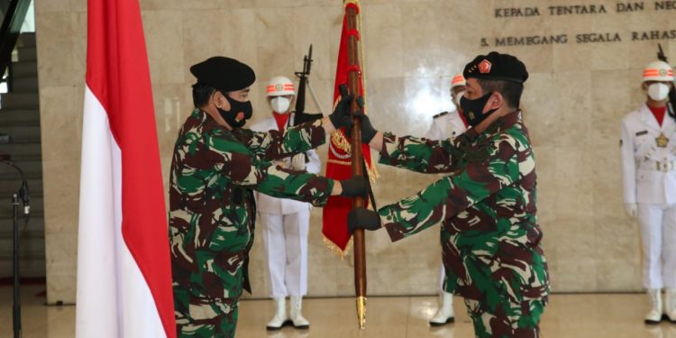 Panglima TNI Pimpin Penyerahan Jabatan Kabais TNI dan Sertijab Kapusku TNI Panglima TNI Pimpin Penyerahan Jabatan Kabais TNI dan Sertijab Kapusku TNI