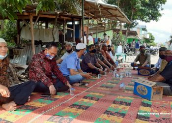 Melayat di Perdagangan, TPS Duduk Lesehan dengan Warga