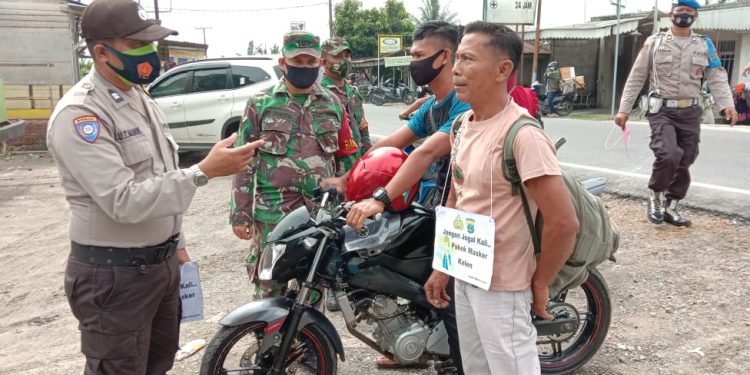Tim Satgas Covid-19 Kodim 0208/Asahan Bersama Instansi Terkait Kembali Lakukan Operasi Yustisi Tim Satgas Covid-19 Kodim 0208/Asahan Bersama Instansi Terkait Kembali Lakukan Operasi Yustisi