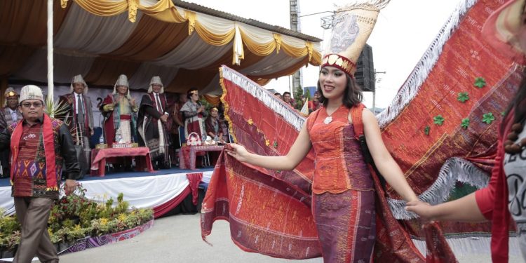 Karnaval Pesona Danau Toba 2018 Dipadati Ribuan Warga