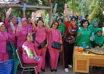 Hari Peduli Sampah 2019, Cathy Heribertus Bagikan Botol Minuman