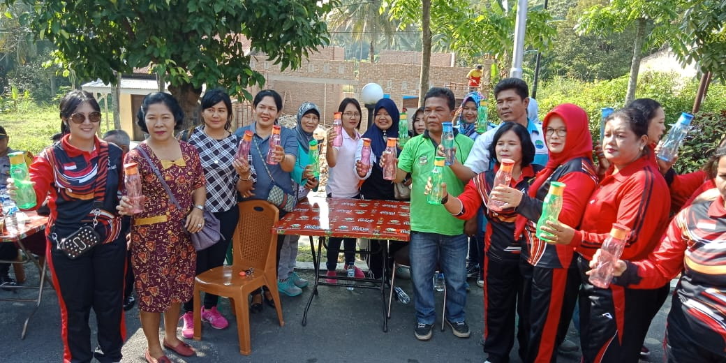 Hari Peduli Sampah 2019, Cathy Heribertus Bagikan Botol Minuman