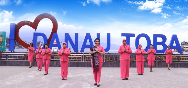 Cathy Heri Ompusunggu, Ketua Bhayangkari Polres Simalungun Kunjungi Pospam Lilin Toba Cathy Heri Ompusunggu, Ketua Bhayangkari Polres Simalungun Kunjungi Pospam Lilin Toba