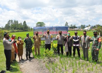 Kapolres Humbahas Resmikan Desa Pakkat sebagai Kampung Tangguh