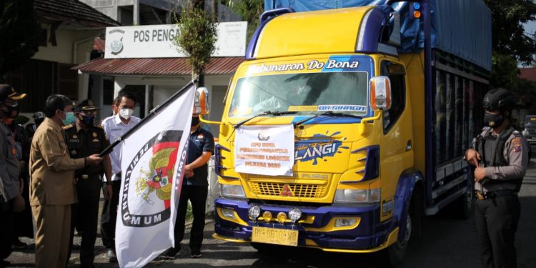 Wakil Walikota Siantar Lepas Distribusi Logistik Pilkada, Ingatkan Tetap Patuhi Protokol Kesehatan