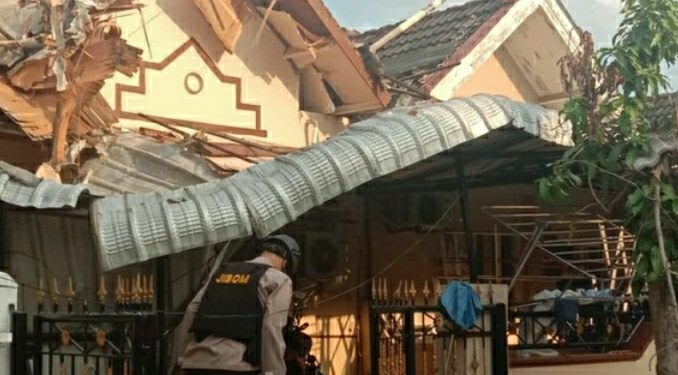 Satu Rumah di Cemara Asri Rubuh Akibat Ledakan