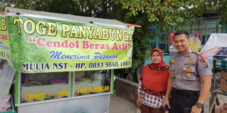 Sambil Beli Cendol, Kompol Faidil Zikri Sampaikan Pesan Pilpres Damai 2019
