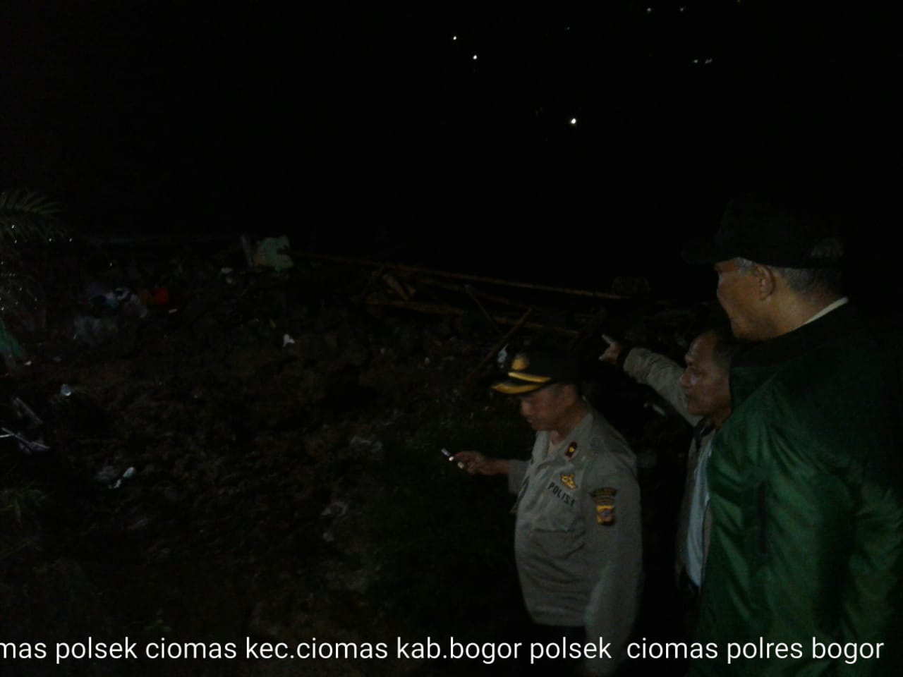Sekeluarga Tertimbun Longsor, Empat Tewas dan Lainnya Dilarikan ke Rumahsakit