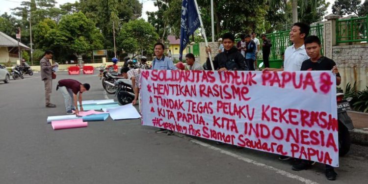 Aliansi Cipayung Plus Gelar Aksi Solidaritas Pasca Insiden Papua Aliansi Cipayung Plus Gelar Aksi Solidaritas Pasca Insiden Papua