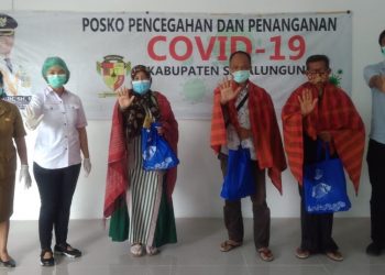 Direktur RSUD Parapat dr Elisabeth Pulangkan 3 Pasien Covid-19 Sembuh