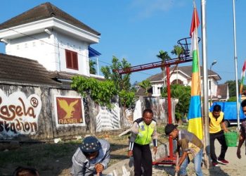 Cegah Penyebaran Virus Corona, Polres Madina Bersama TNI dan Masyarakat Bersihkan Lingkungan