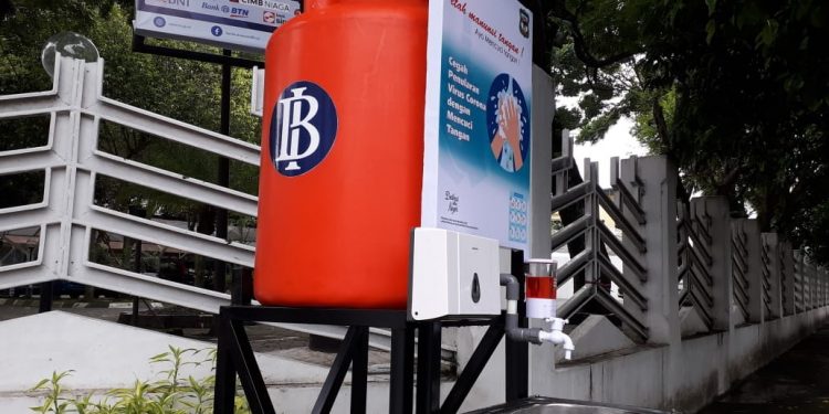 Kantor Perwakilan Bank Indonesia (KPwBI) Pematangsiantar Siapkan Sarana Cuci Tangan Untuk Publik Kantor Perwakilan Bank Indonesia (KPwBI) Pematangsiantar Siapkan Sarana Cuci Tangan Untuk Publik