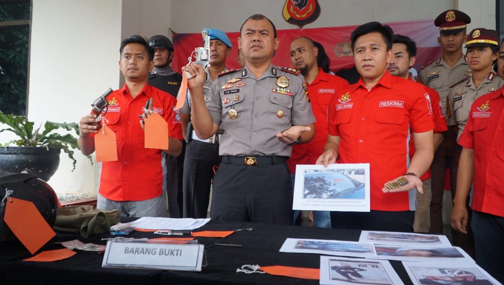 Beraksi di Perumahan, Tiga Anggota Sindikat Pencurian Sepedamotor Bersenpi Ditembak