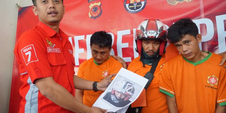 Beraksi di Perumahan, Tiga Anggota Sindikat Pencurian Sepedamotor Bersenpi Ditembak