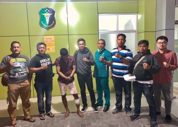Pria Berjaket Grab Dipergoki Mencuri Sepedamotor di Parkiran Carrefour