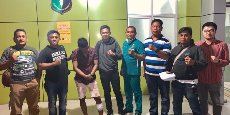 Pria Berjaket Grab Dipergoki Mencuri Sepedamotor di Parkiran Carrefour