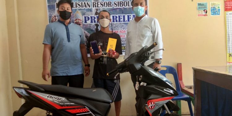 Kalah Main Judi, Hp Penjual Paket Dijambret