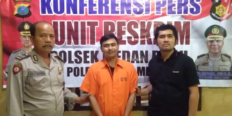 Terekam CCTV Curi Laptop Mahasiswa di Kamar Kost, Parulian Gultom Diciduk Polsek Medan Baru Terekam CCTV Curi Laptop Mahasiswa di Kamar Kost, Parulian Gultom Diciduk Polsek Medan Baru