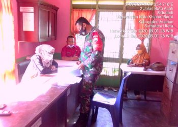 Mendata Warga Penerima Bantuan Covid-19, Oleh Personel Kodim 0208/Asahan