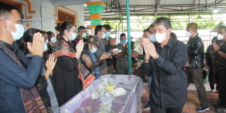 Wakil Walikota Siantar Melayat Anggota DPRD Alex Panjaitan
