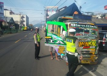 Video Truk Oleng Viral, Polisi Lalulintas Amankan Truck  Berikut Sopir dan Pembuat Kontennya