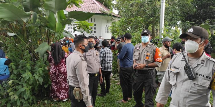 Mayat Bayi yang Gegerkan Pengunjung Taman Bunga Siantar Diduga Tewas Dicekik Mayat Bayi yang Gegerkan Pengunjung Taman Bunga Siantar Diduga Tewas Dicekik