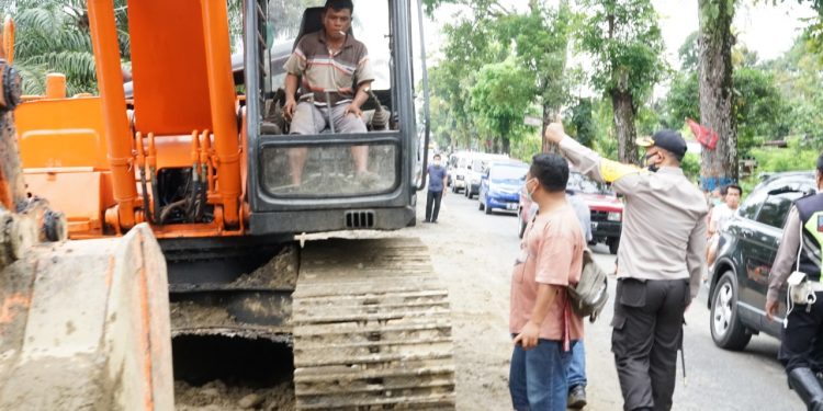 Kapolres Simalungun Tinjau Jalan Lintas Siantar- Danau Toba, Jembatan Bah Hilang Balata Sudah Bisa Dilalui Kapolres Simalungun Tinjau Jalan Lintas Siantar- Danau Toba, Jembatan Bah Hilang Balata Sudah Bisa Dilalui