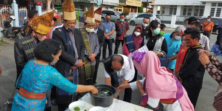 Hargai Leluhur dan Ingat Sejarah, Asner Silalahi - Susanti Ziarah Ke Jorat Raja Siantar