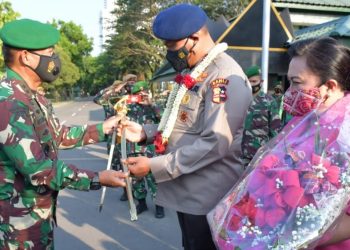Pangdam I/BB Mayjen TNI Hassanudin Melepas Kapoldasu Irjen Pol Martuani Sormin