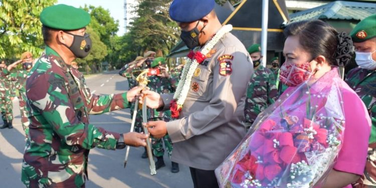 Pangdam I/BB Mayjen TNI Hassanudin Melepas Kapoldasu Irjen Pol Martuani Sormin