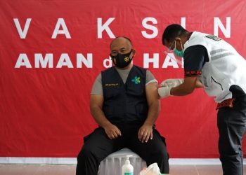 Kapolres Simalungun AKBP Agus Waluyo Divaksin Sinovac